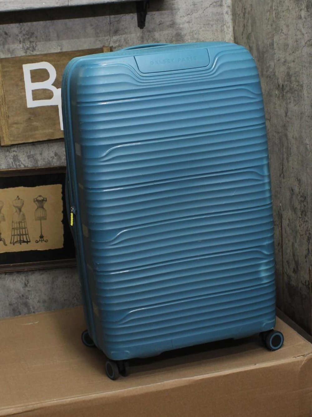 Delsey Paris Dune Hardside Spinner Suitcase Luggage Teal Blue 31" Large Check In
